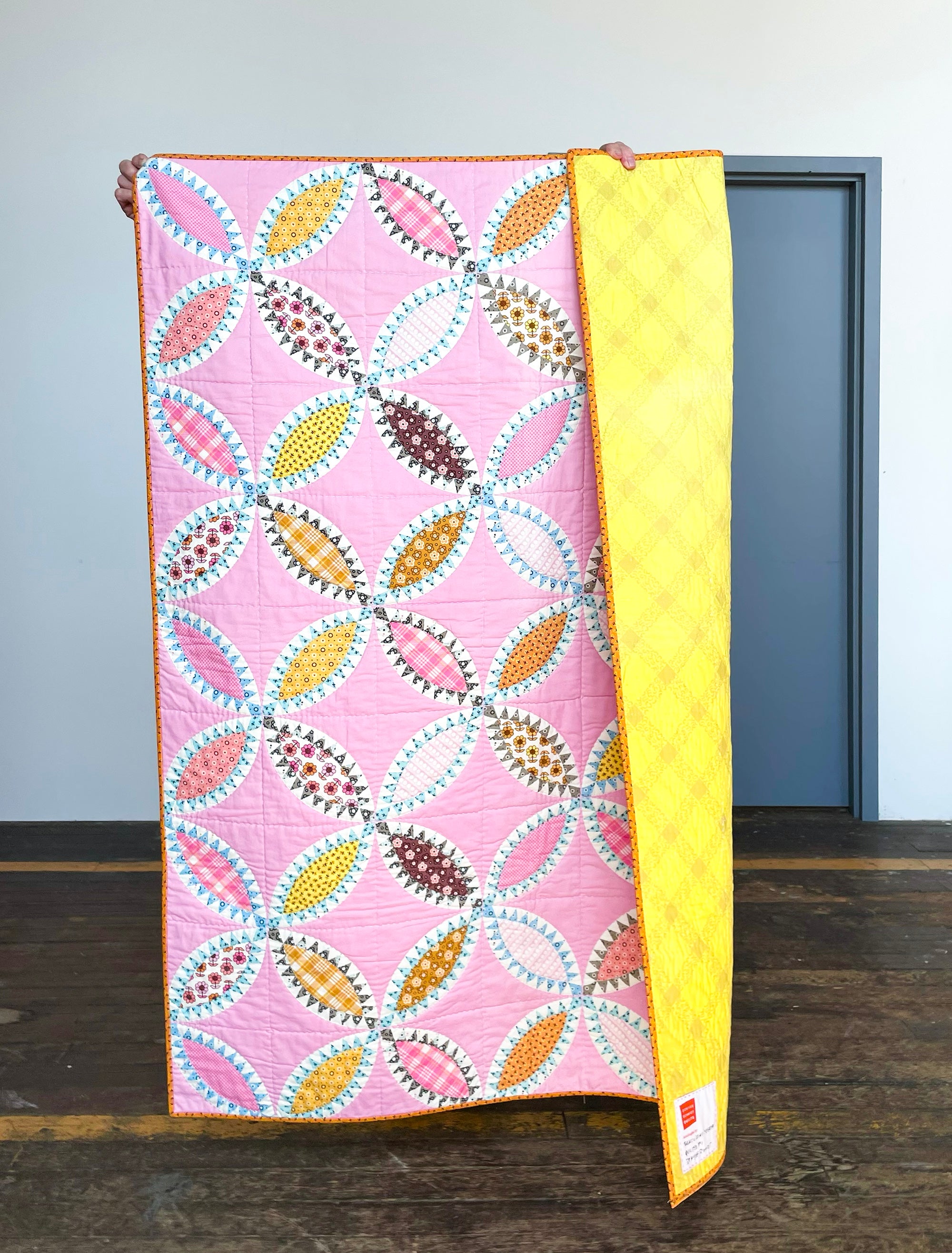 tobacco leaf quilt pattern leaves and subtle polka dots for a textured Tobacco Leaf baby quilt 